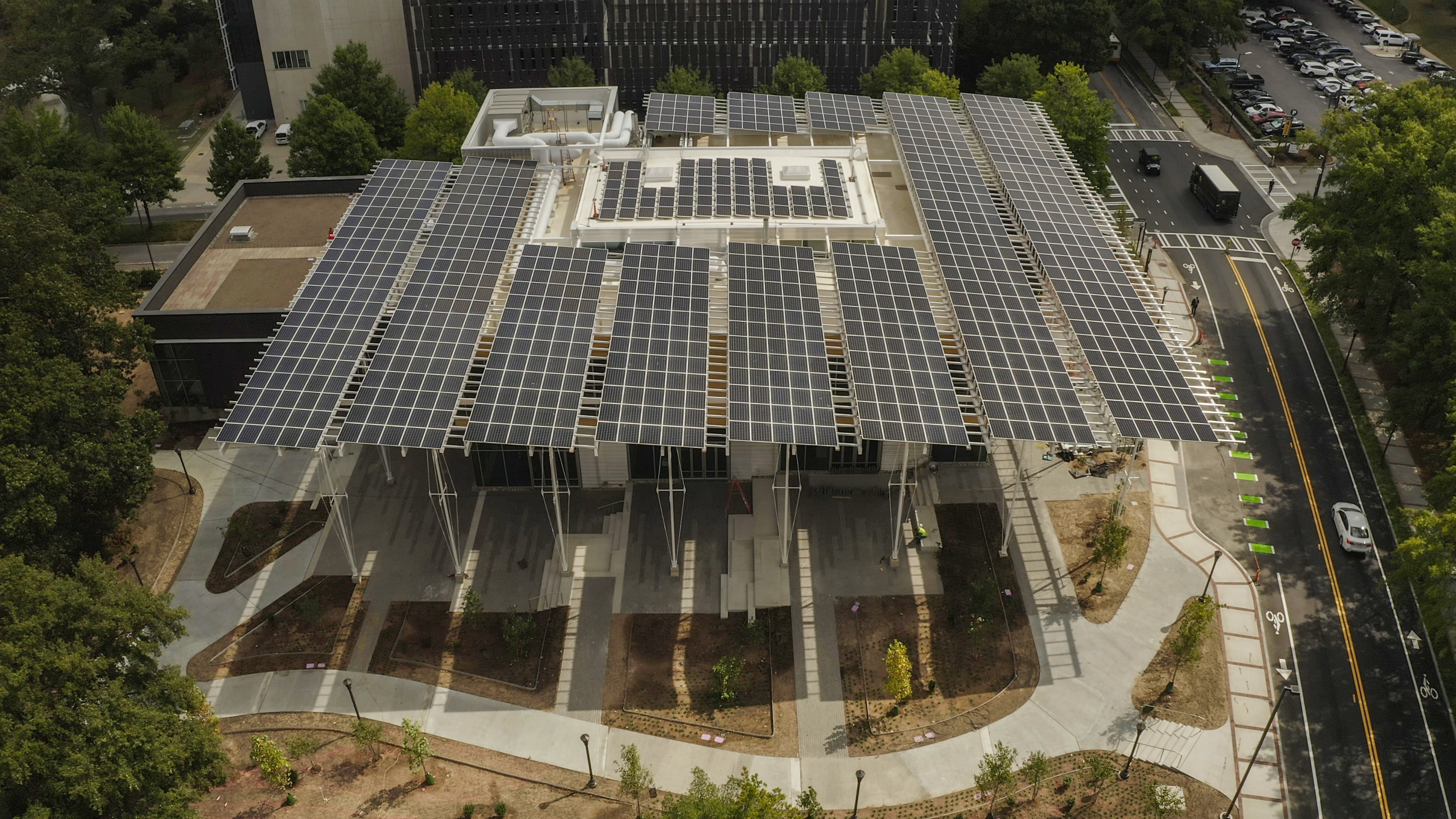 The Kendeda Building's 330 kW (DC) solar canopy is comprised of 913 PV panels. The PV canopy is also a primary rain water collection surface. Photo Credit: Vertical River.